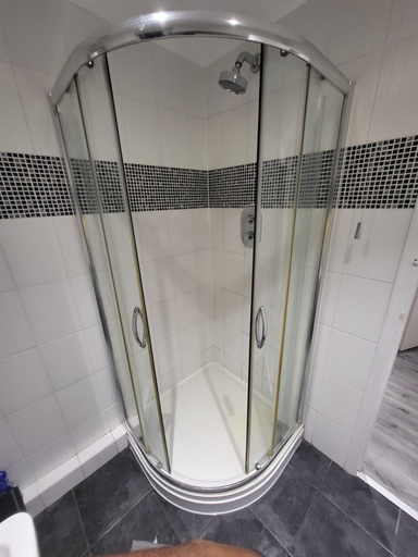 Bathroom 2, Charming 2-bed Apartment in Grays, Thurrock