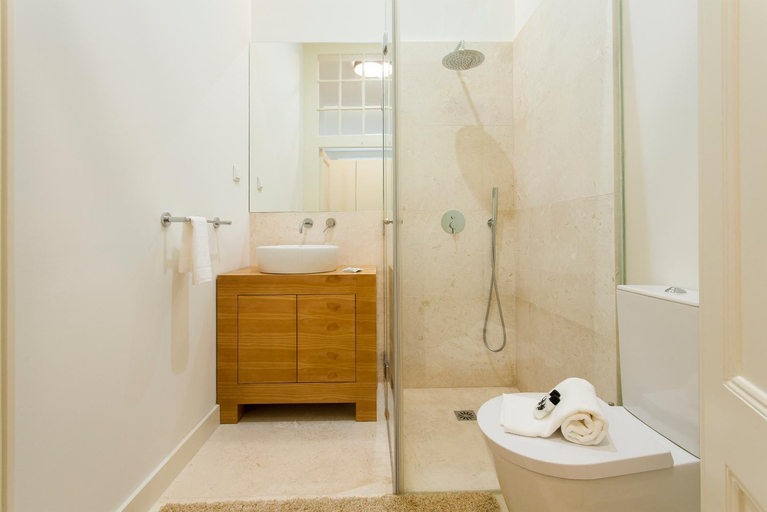 Bathroom 3, ALTIDO Downtown Design Apartments, Lisbon