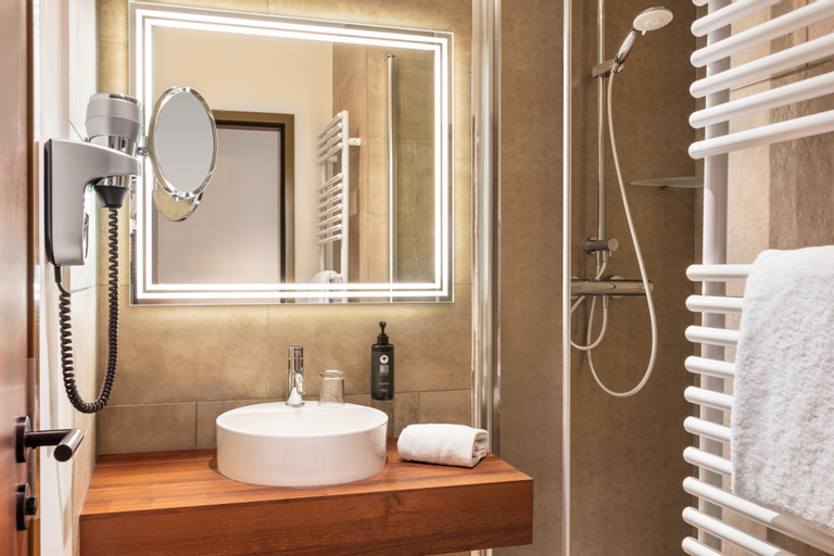 Bathroom 16