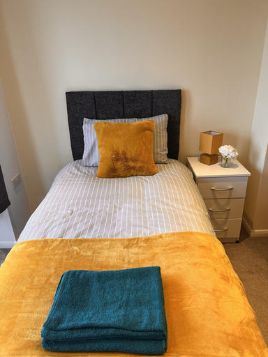 Room 3, Central Location 2-bed Apartment in Maidstone, Kent