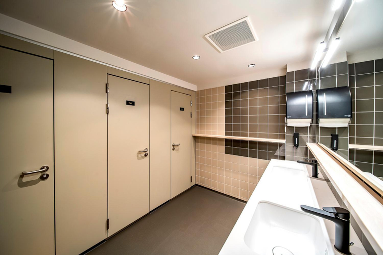 Bathroom 5, The Bee Hostel, Amsterdam