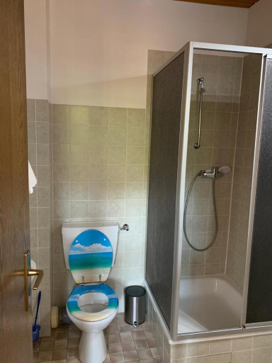 Bedroom 2, Hotelzimmer im alten Reihenhaus auf der Stadtmauer, Mainz-Bingen