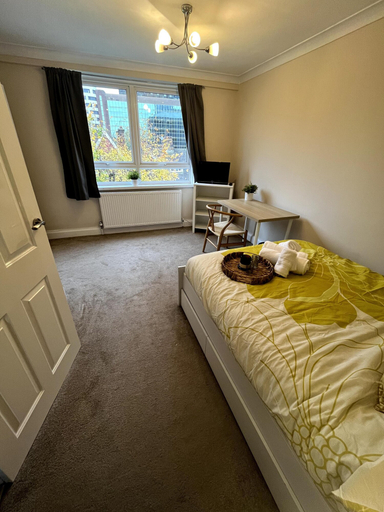 Bedroom 3, 2 Bed Flat - 9-12 Mins to Central London Sleeps 4, London