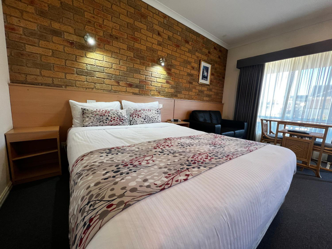 Bedroom 3, RiverPark Motel, Murray