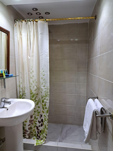 Bathroom 4, Philo Hotel, Qasr an-Nil