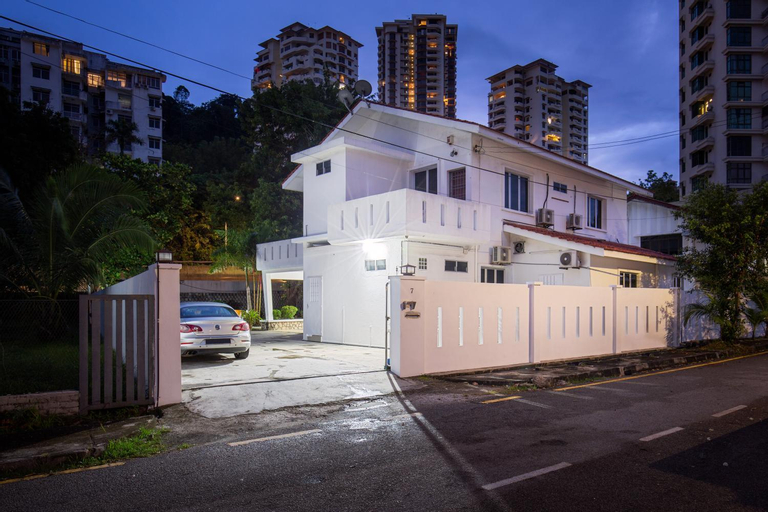 Exterior & Views
