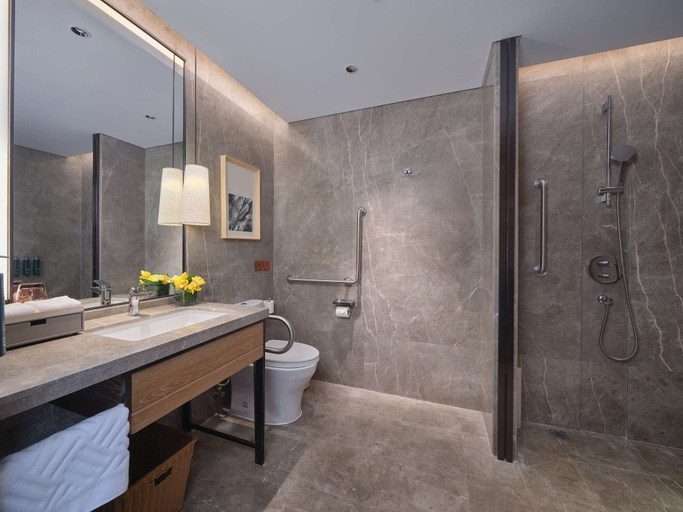 Bathroom 3, DoubleTree by Hilton Changbaishan Hot Spring, Yanbian Korean