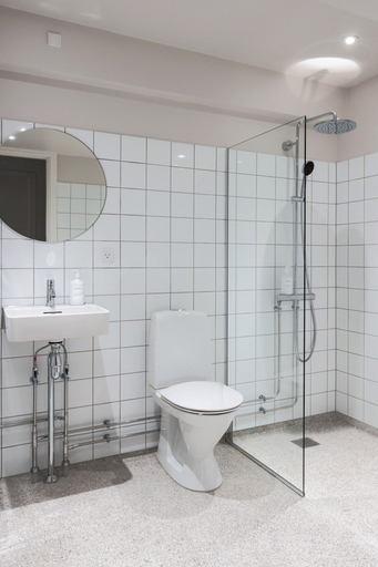 Bathroom 4, Queens Courtyard, Copenhagen