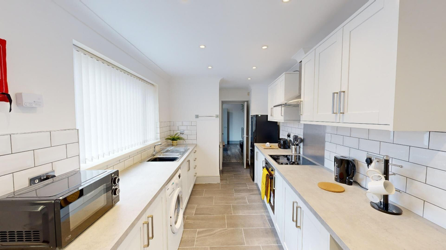 Others 4, Central, Stunning 3-bed House - Free Parking, Sunderland