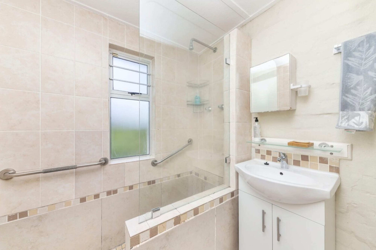 Bathroom 3, Peaceful 1BD Flat w/ Private Gardenrondebosch, City of Cape Town