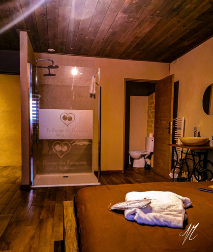 Bedroom 4, LA GRANGE DES FRANGINES, Jura