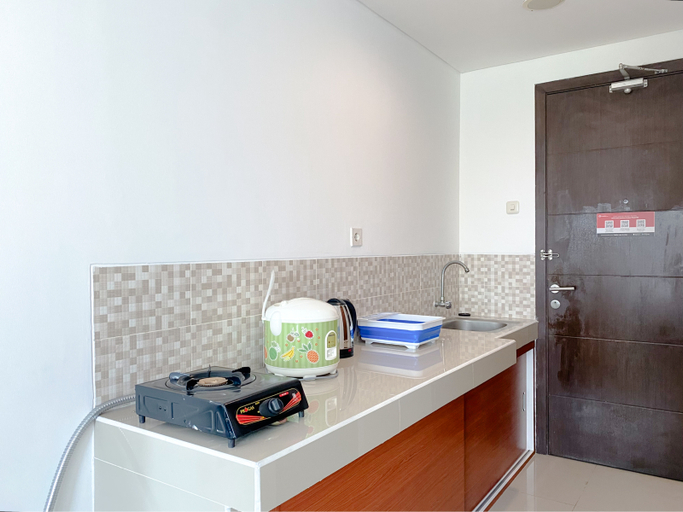 Others 4, Modern Look and Homey Studio at Enviro Apartment By Travelio, Cikarang