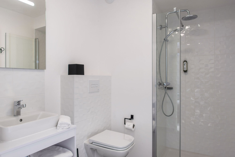 Bathroom 5, Aparthotel Adagio Access Lille Villeneuve-d'Ascq, Nord