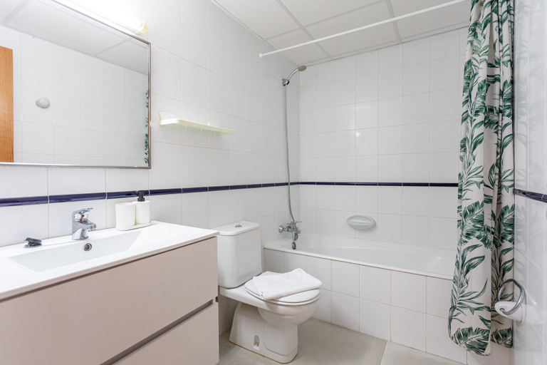 Bathroom 3, Apartments Es Dolc, Baleares