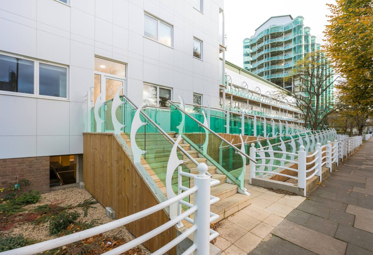 Others 4, Skyvillion - Tower Point Enfield 2bed Wbalcony, London