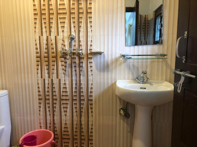 Bathroom 2, Hotel Bhagya, Gandaki