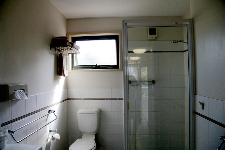 Bathroom 13