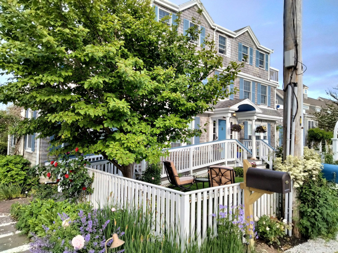 An English Garden Bed & Breakfast, Barnstable