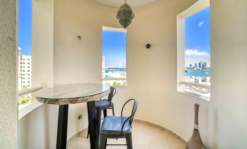 Room 3, Chic Beachside 3BR Living at the Palm, Dubai