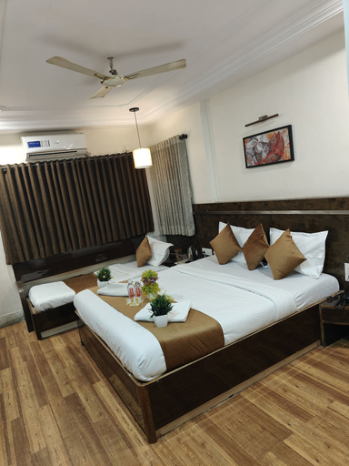 Bedroom 3, Hotel Shirdi Park Inn 80 Meters From Sai Samadhi Temple, Ahmadnagar