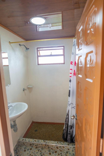 Bathroom, Portal del Sendero Panche, Sasaima