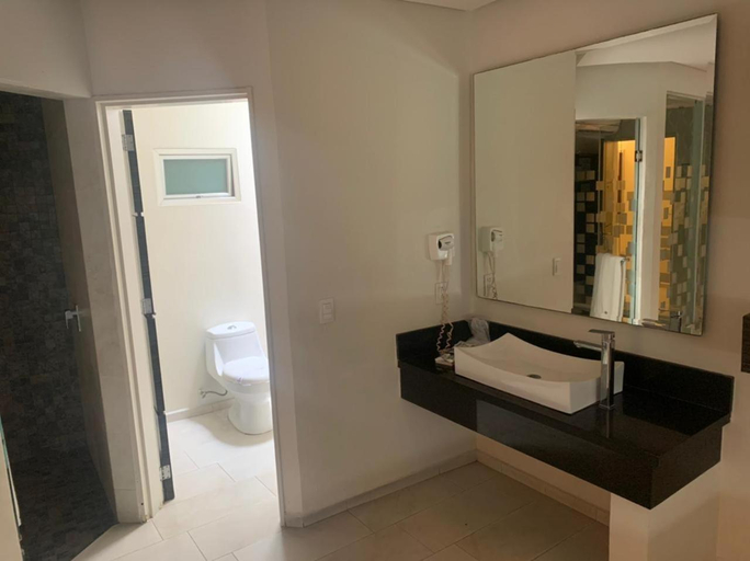 Bathroom 2, Motel Casablanca, Guadalajara