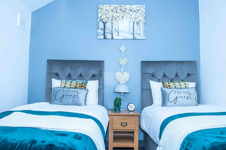 Room 5, Dudley 3bedroom Home-perfect for Long & Short Stay, Dudley