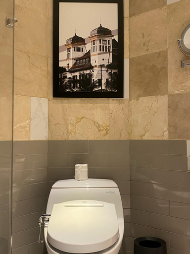 Bathroom 16