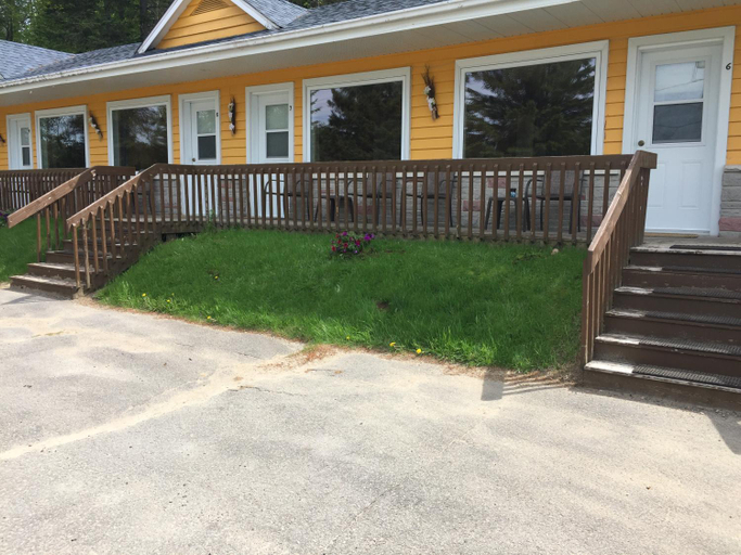 Others 5, Motel 149, Les Laurentides
