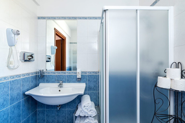 Bathroom 4, Rivamare, Venezia
