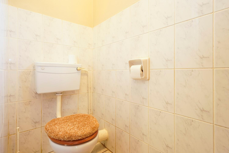 Bathroom 2, Doonside Holiday Apartments, eThekwini
