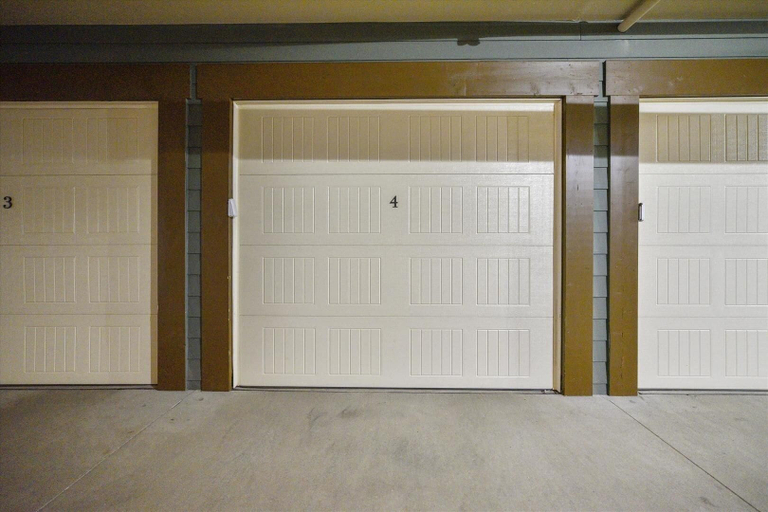 Room 3, S Off Main #4 2 Bedroom Condo by RedAwning, Summit