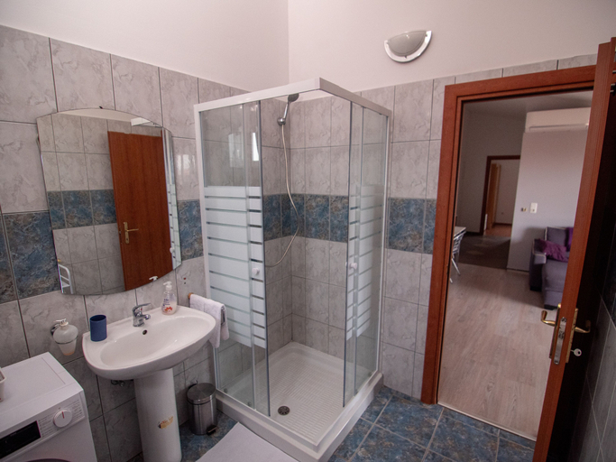 Bathroom, Apartment 1496, Pula