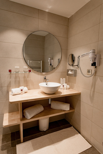 Bathroom 5, Hôtel Thalasso & Spa Les Corallines, Hérault