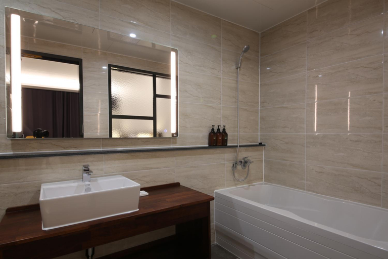 Bathroom 5, Gumi Indong Js, Gumi