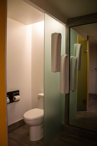 Bathroom 3, Hotel Harare, Mexico City