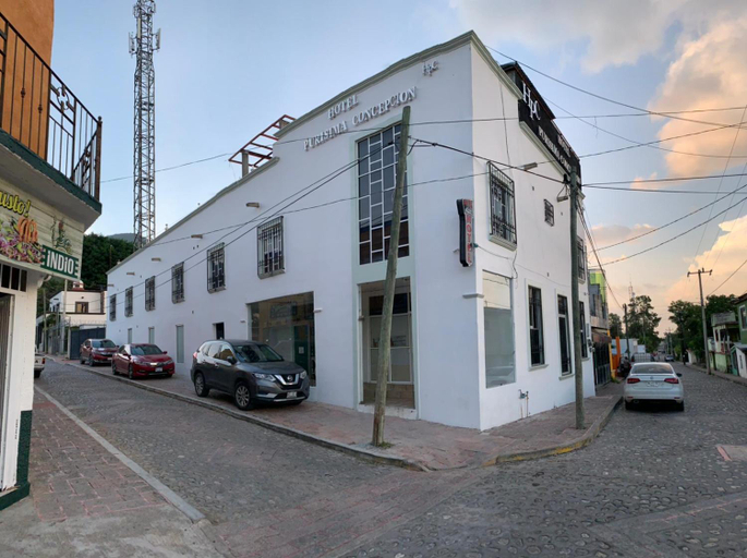 Exterior & Views