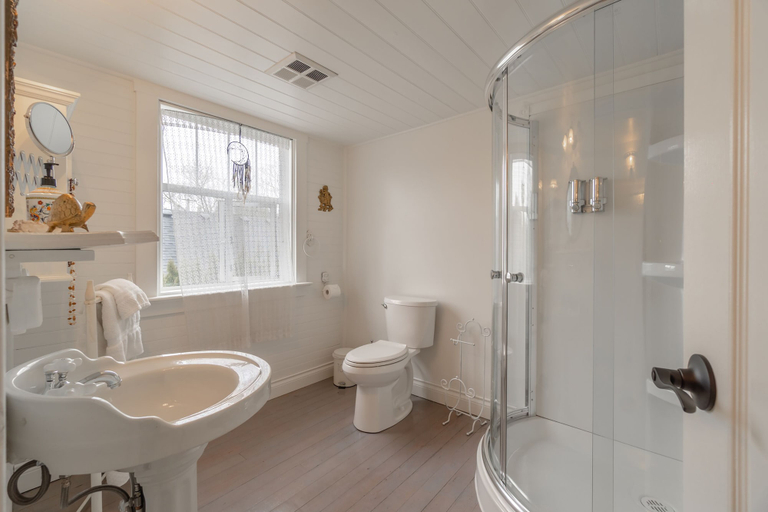 Bathroom 4, The Cottage And Castle, Cowichan Valley
