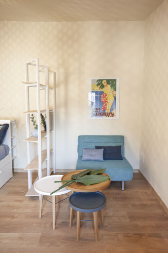Room 2, Monti 39, Como