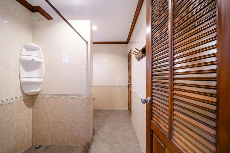 Bathroom 4, Railay Phutawan Resort, Mueang Krabi