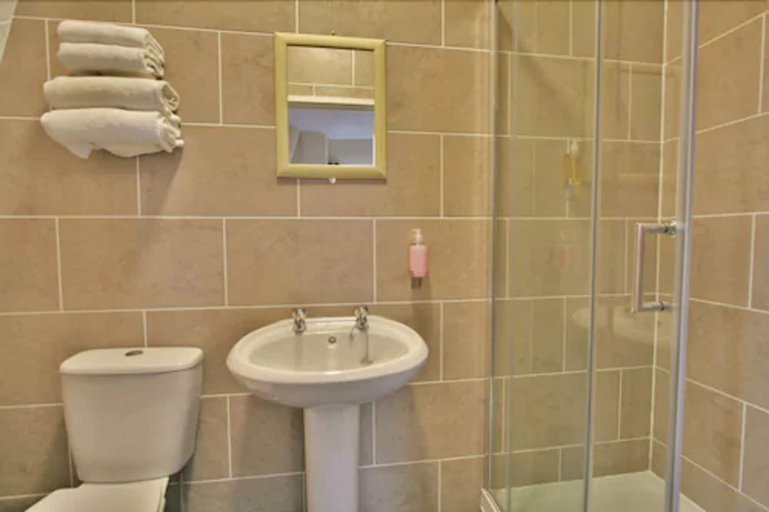 Bathroom 3, Central Hotel Gloucester by Roomsbooked, Gloucestershire