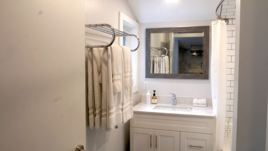 Bathroom 4, South Landing Inn Niagara on the Lake, Niagara