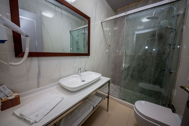 Bathroom 4, CITY CENTER HOTEL, Tiranës