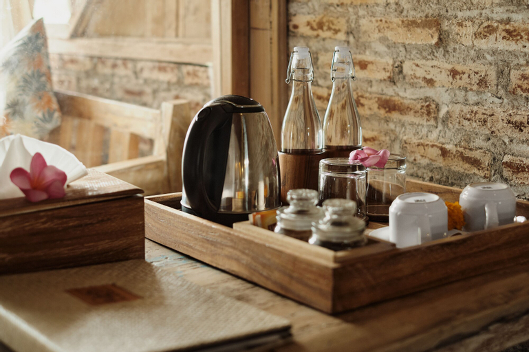 Food & Drinks 16