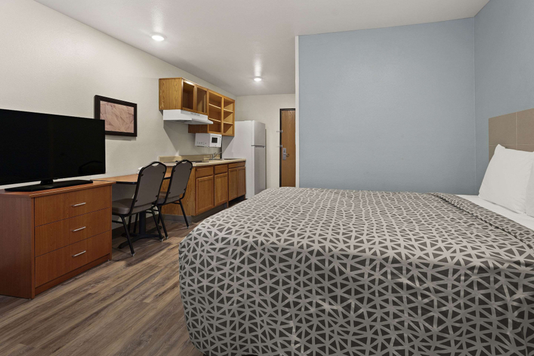 Bedroom 3, WoodSpring Suites Macon North I-75, Bibb