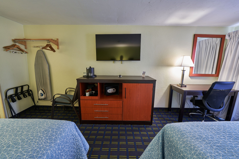 Bedroom 4, The Mariner Resort Cape Cod by The Red Collection, Barnstable