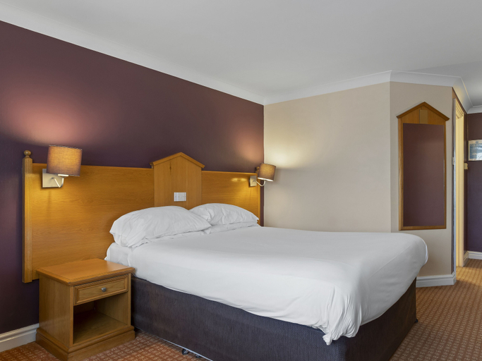 Bedroom 4, The Everglades Park Hotel, Halton