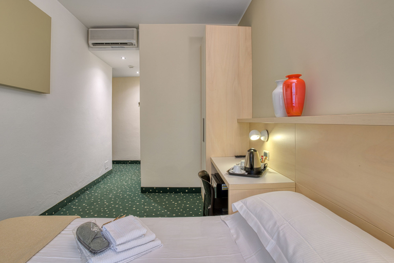 Bedroom 3, Hotel Piroscafo, Brescia