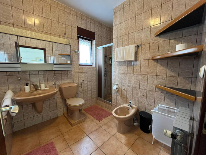 Bathroom 4, Apartment 77, Starigrad
