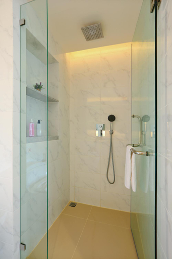 Bathroom 3, The Aristo Beach by Holy Cow, studio, mountain view, Pulau Phuket